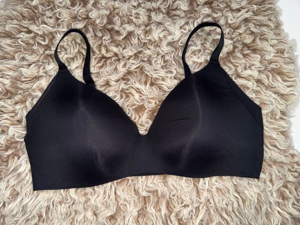 Knix women’s black wireless support bra